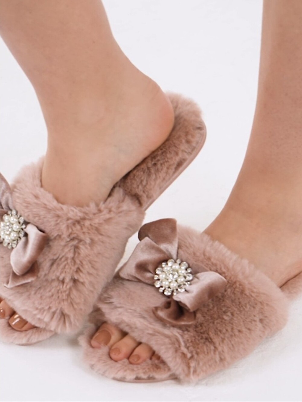 Pretty You London Anya Pink Faux Fur Jeweled Bow Slippers – M 6.5–7.5